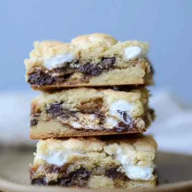 Delicious Mud Hen Bars topped with chocolate and peanut butter, perfect for dessert.